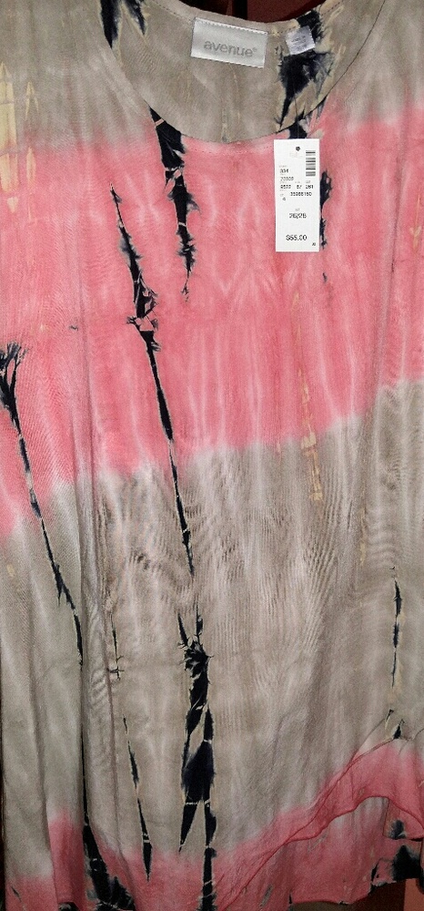 NWT Avenue sleevless top, size 26/28